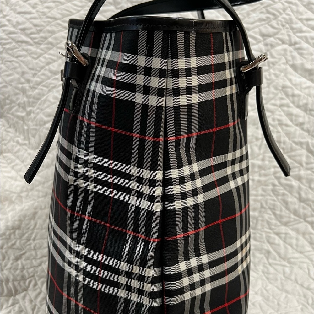 Burberry Bucket - Picture 6 of 9